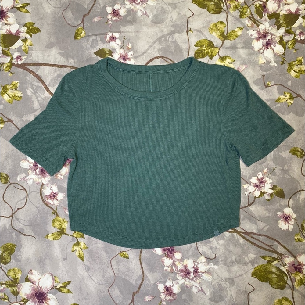 lululemon hold tight cropped tee